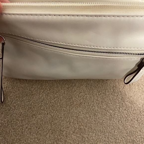 Elle white wristlet - Picture 6 of 6